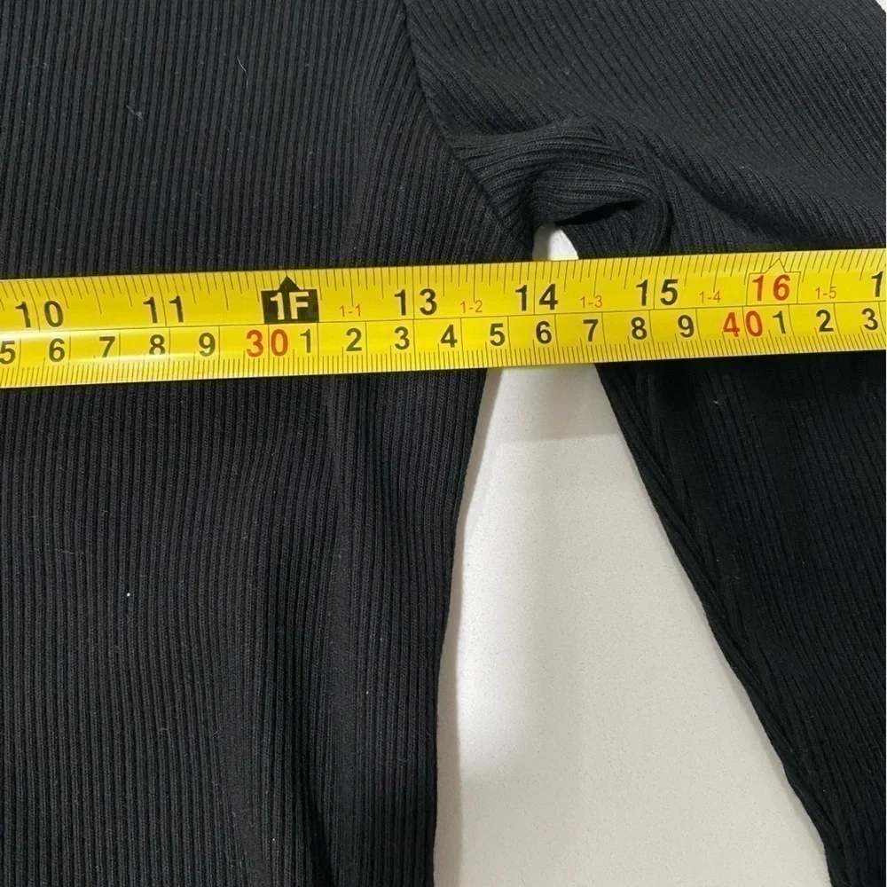 Citizens of Humanity black v-neck - Picture 10 of 11